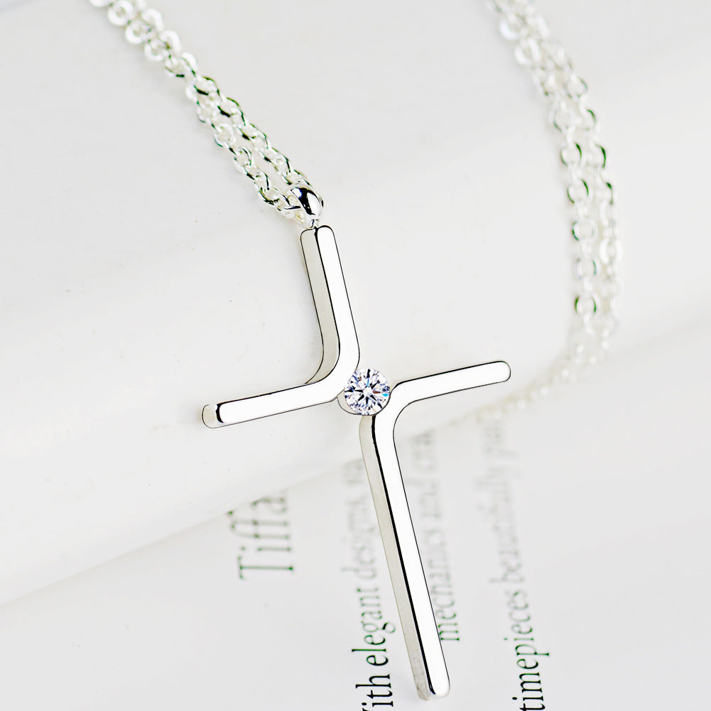 Simple titanium steel cross necklace, silver – close-up